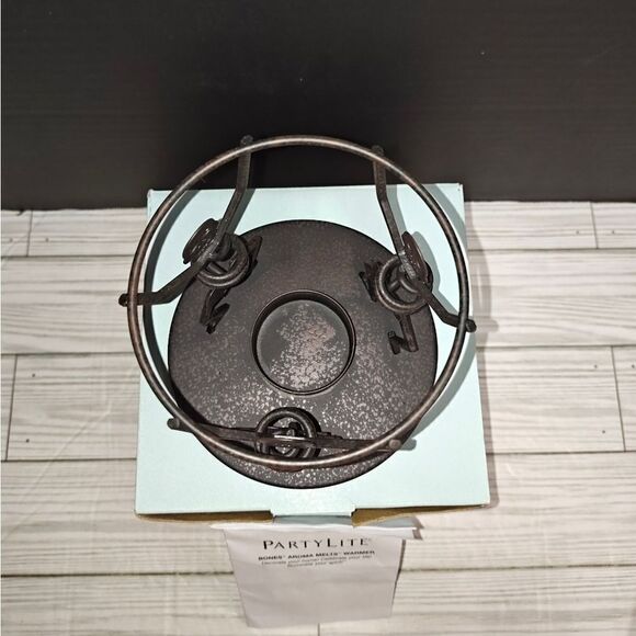 Partylite Halloween BONES AROMA MELTS WARMER P8603 Skeleton RETIRED Holder - Picture 2 of 8